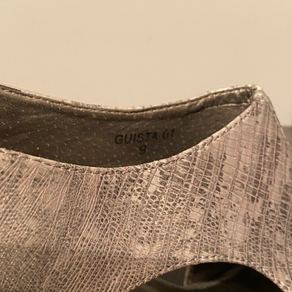 Gomax Silver Snake Print Stacked Modern Platforms - Picture 5 of 12